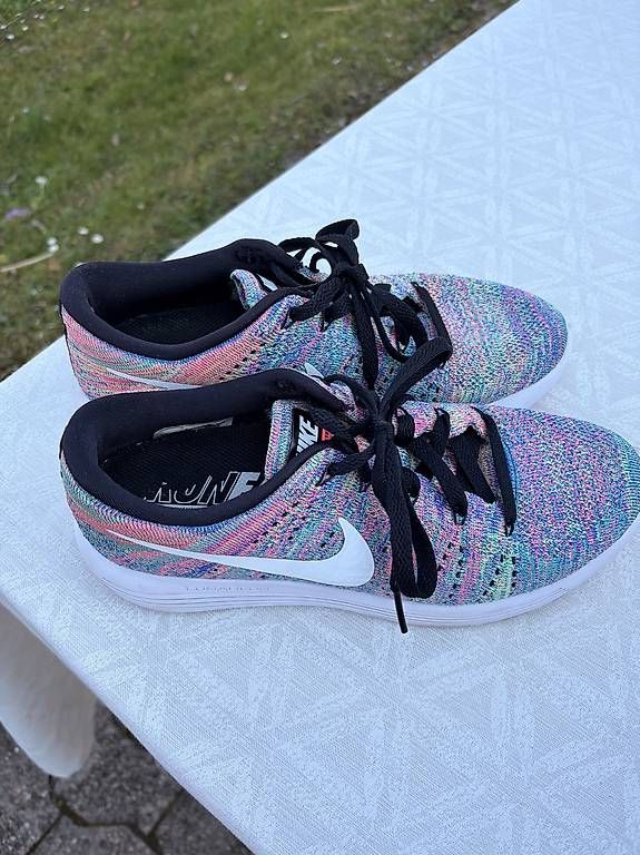 Scarpe da donna: Nike Turnschuhe 38 – Usato da Stäfa venduto da Vivilea64