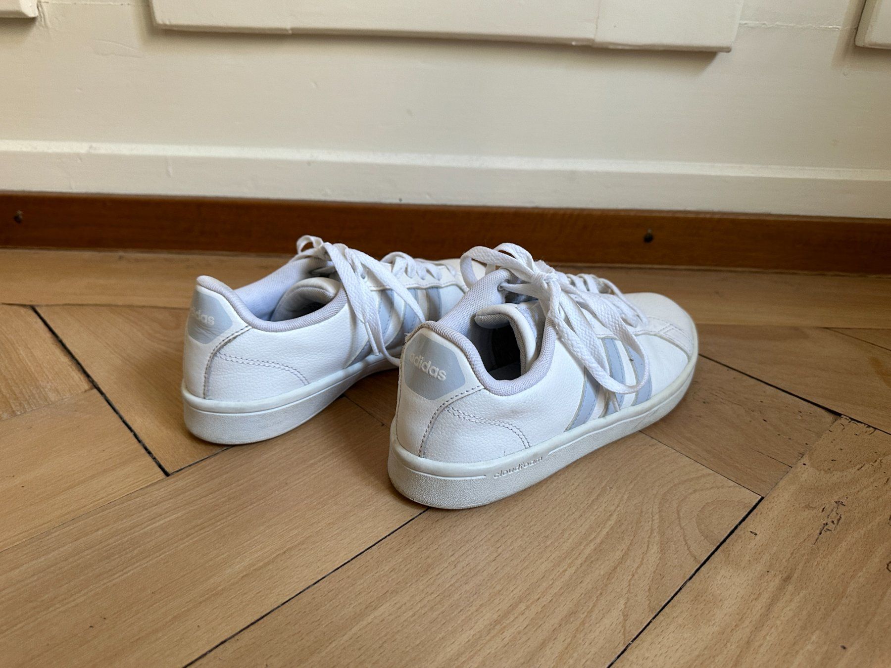 Adidas Scarpe da donna: ADIDAS - Sneaker weiss 36 1/3 – Usato da Zürich venduto da Diazaio 2