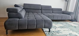 Ecksofa mit verstellbaren Funktionen