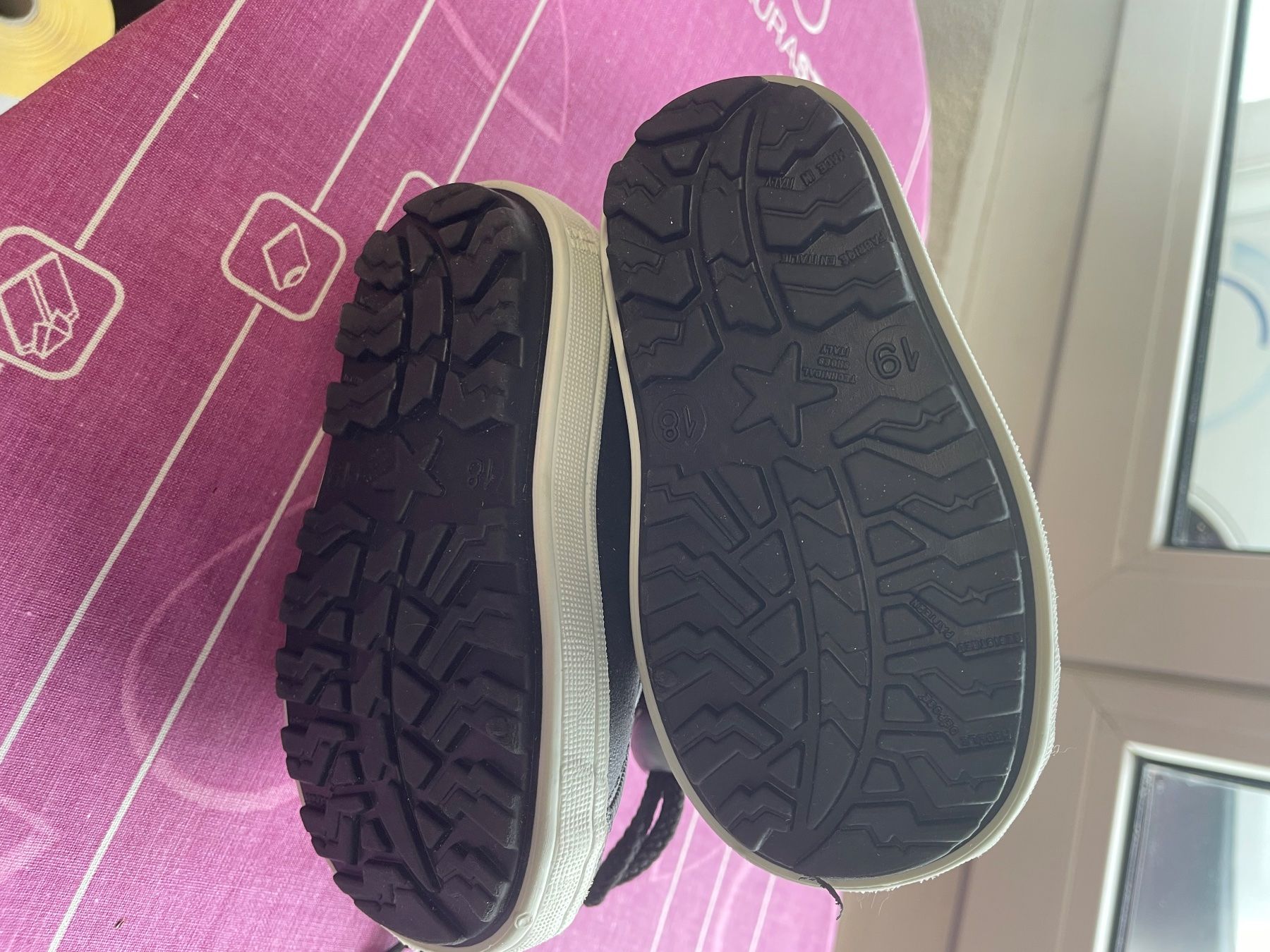 Chaussures garçon: Chaussures bébé lot1 – D'occasion à Les Geneveys-sur-Coffrane par pipocas2009 2