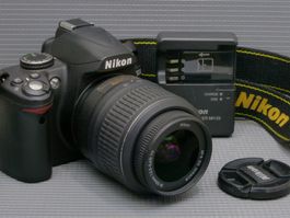 Nikon D-3000 Digitale Spiegelreflexkamera +AF-S Nikkor 18-55