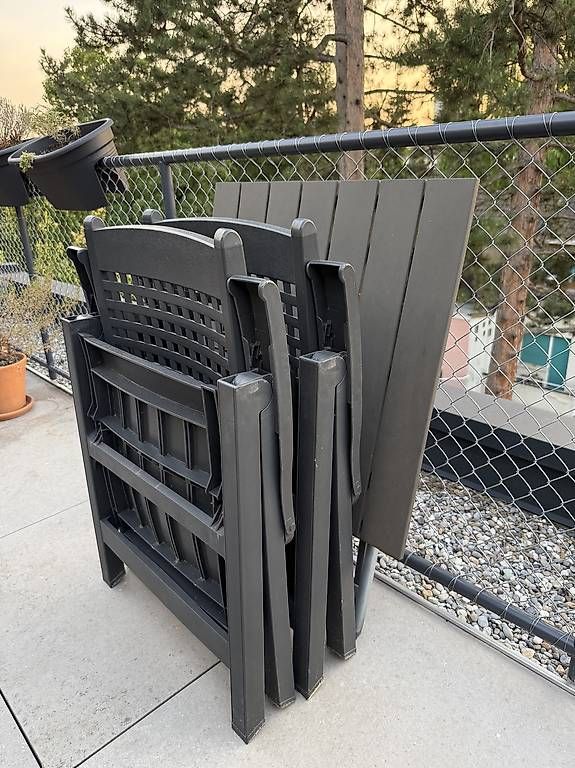 Set de table et chaises: Outdoor Tisch mit Stühlen – D'occasion à Basel par ben_pv5t 1