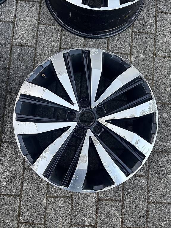 Volkswagen Cerchioni: 4 Alufelgen 8Jx20 – Usato da Kerzers venduto da Tuner_92 2