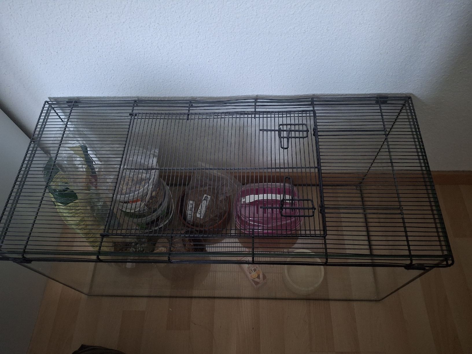Cages, transport & sécurité: Hamsterkäfig mit Zubehör – D'occasion à Adligenswil par Raju