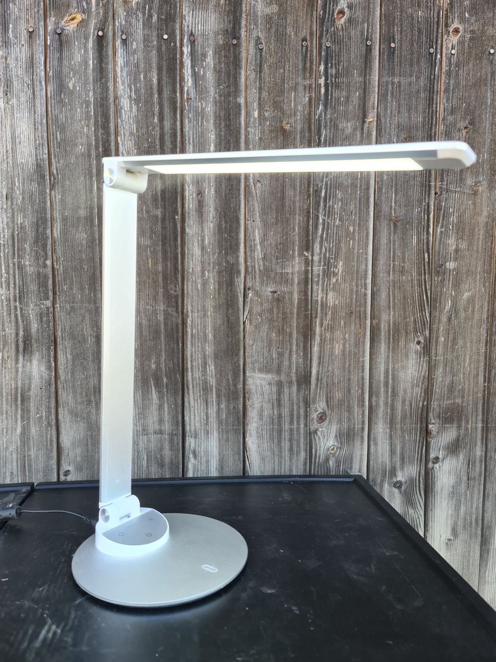 Lampade: Tischlampe LED silberfarben gebraucht – Usato da Niederlenz venduto da DaveDasWahnsinn