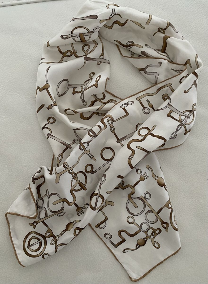 Foulards, Tücher & Schals: Seiden Schal 🌸 – Gebraucht aus Opfikon von Luis144