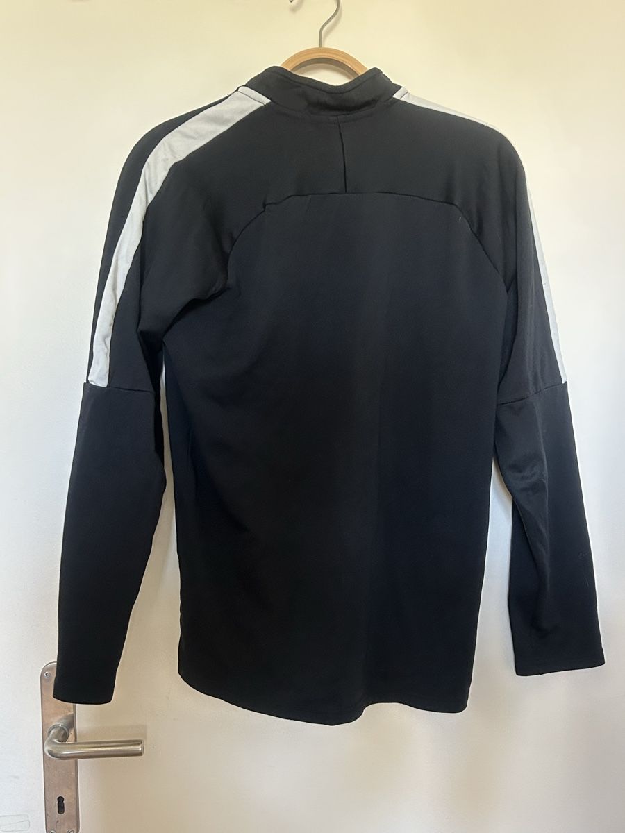 Nike Pulls & Sweat-shirts: Sweat de sport Nike – D'occasion à Grand-Lancy par eli_x5k9 1