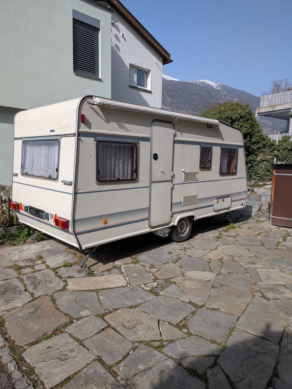 Bürstner Veicoli da campeggio: Wohnwagen Bürstner Champion 4655 – Usato da Chur venduto da clacari