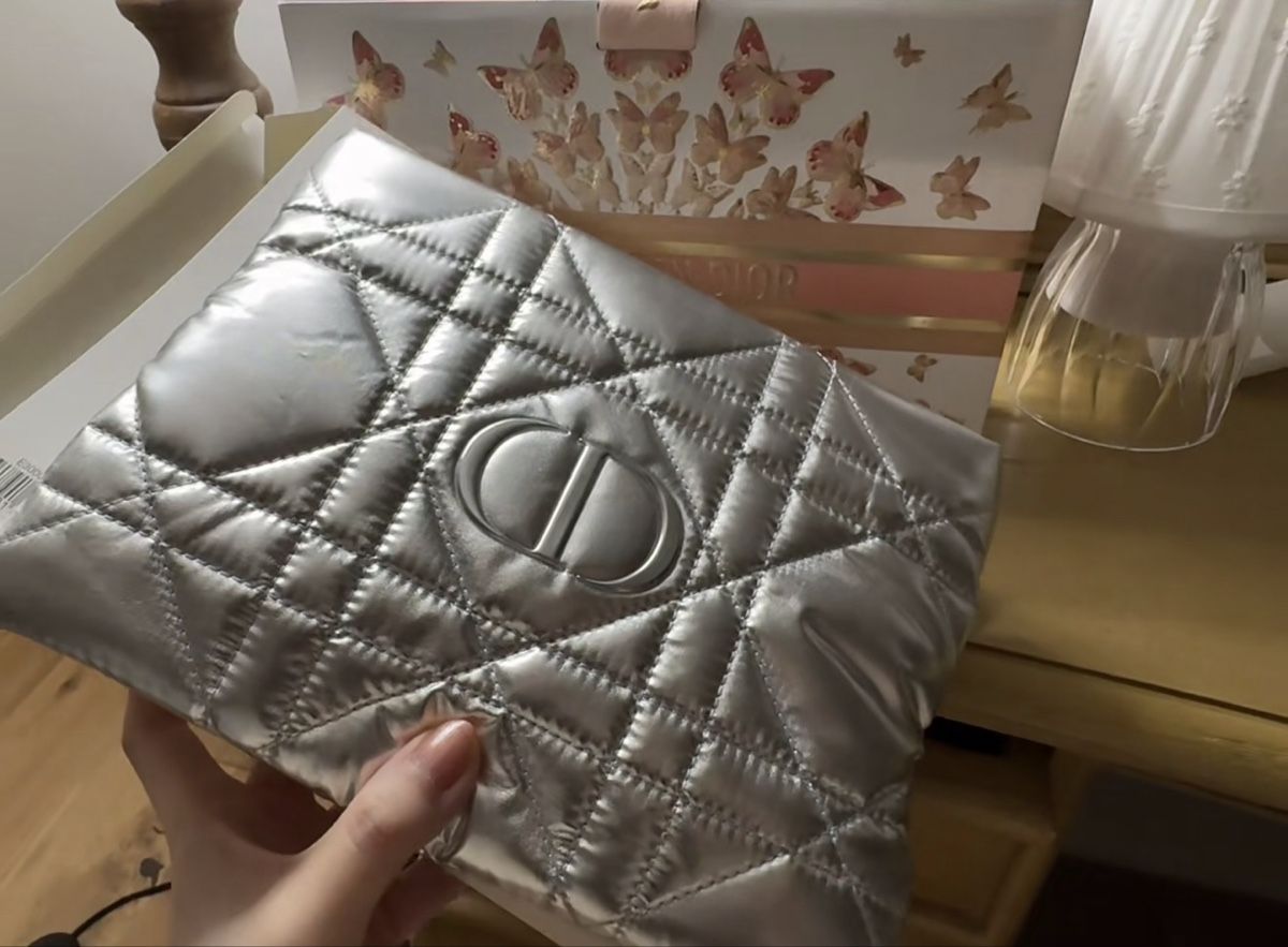 Taschen für Damen: Dior Clutch Tasche silber (Edition  – Neu und originalverpackt aus Chur von Madeys 1