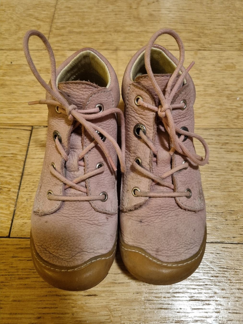 Schuhe für Mädchen: Schöne Schuhe Gr. 26 – Gebraucht aus Chur von urs_x8x8
