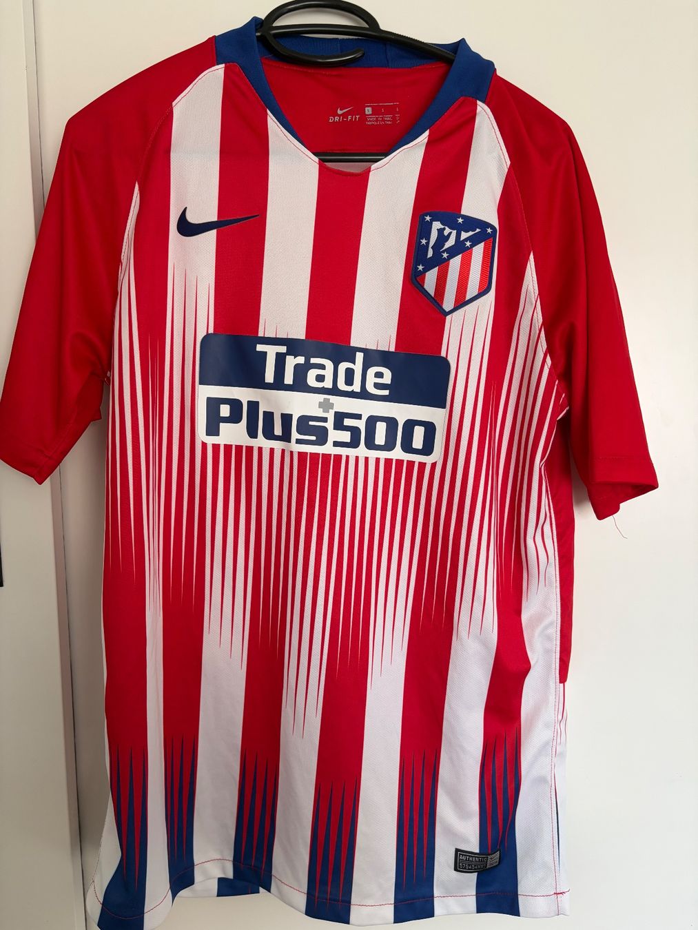 Nike Canottiere & Pantaloni: Atlético Madrid Trikot – Usato da Winterthur venduto da Adonisss