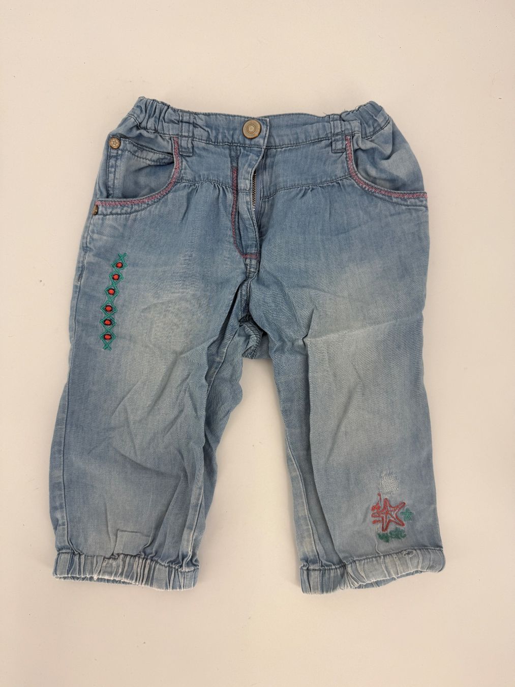 Hosen: Luftige dünne Jeans Gr. 116 von Staccato – Gebraucht aus Auenstein von moin.