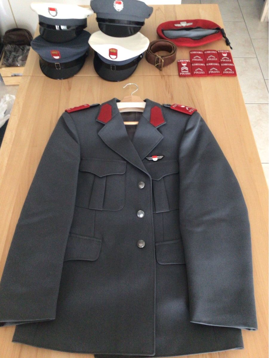 Uniformi: Polizeiuniform Solothurn (nr.61) – Usato da Solothurn venduto da PaLi1979