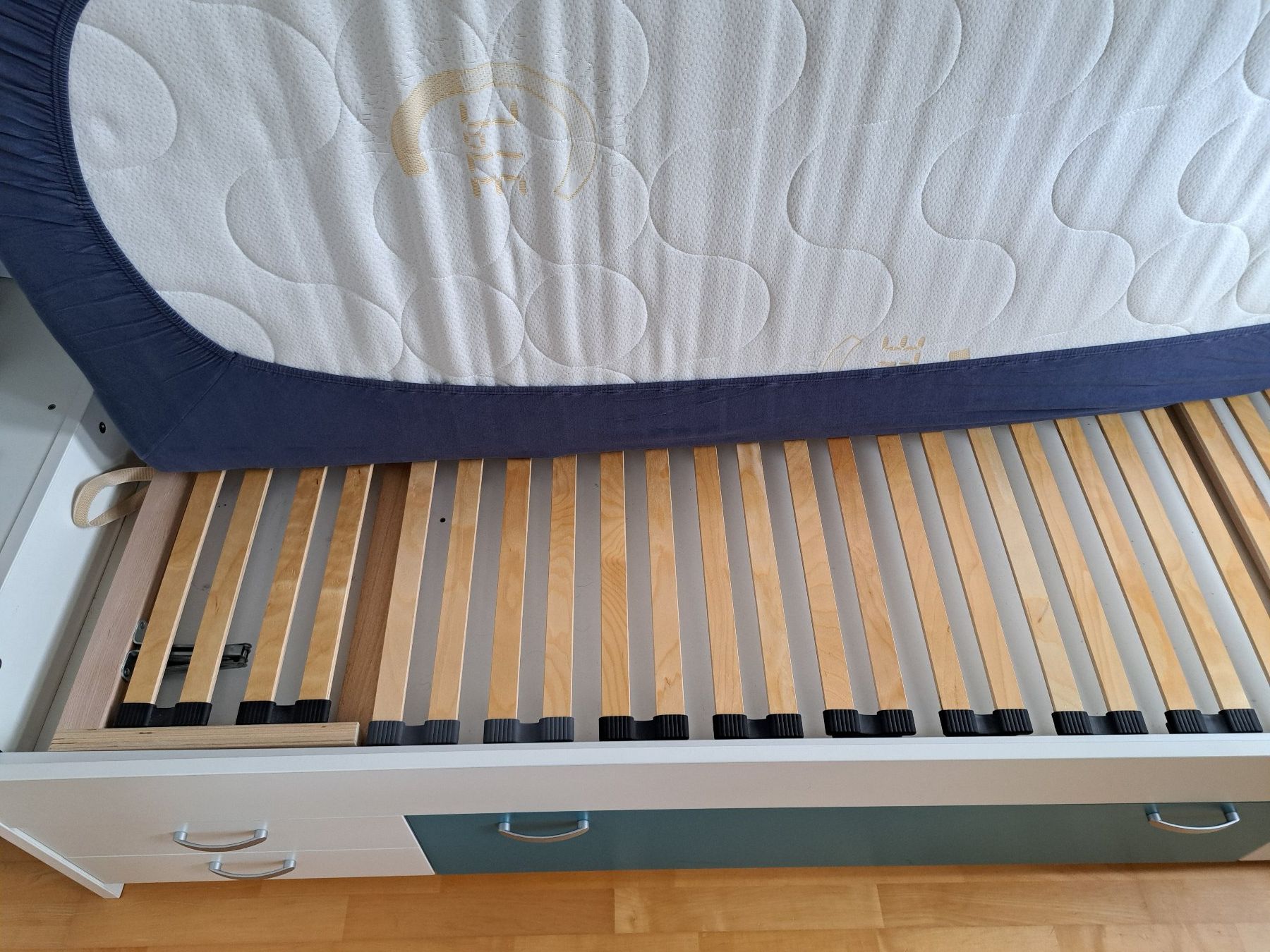 Lits: Jugendbett mit Schubladen – D'occasion à Weisslingen par MamaEF 2