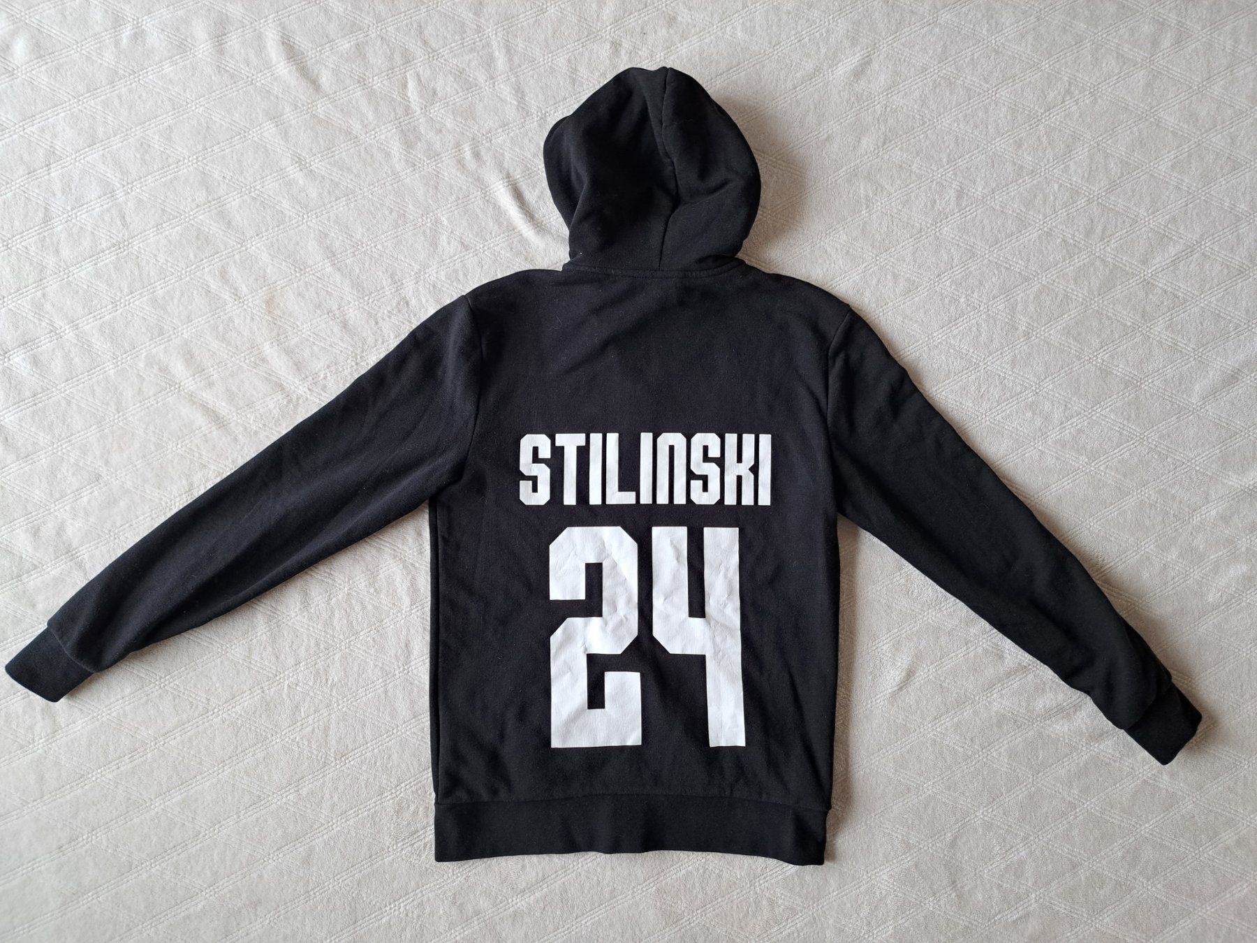 H&M Maglioni & Felpe: Schwarzer Kapuzenpullover Gr. S "Stilinski 24 " – Usato da Gysenstein venduto da joshuas81 2