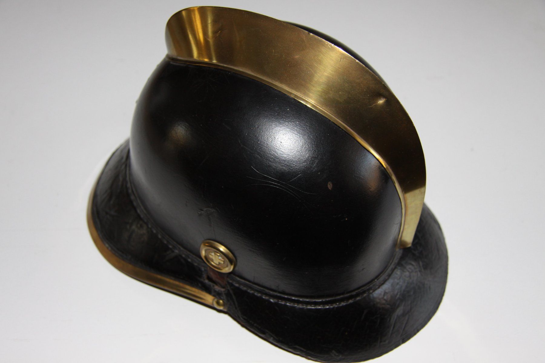 Pompieri: Feuerwehrhelm Schweiz, Lederhelm mit H Emblem – Usato da Baar venduto da ben_vrx8 1