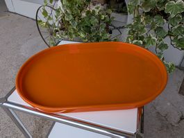 Orangesfarbenes Serviertablett Bodum Made in Switzerland