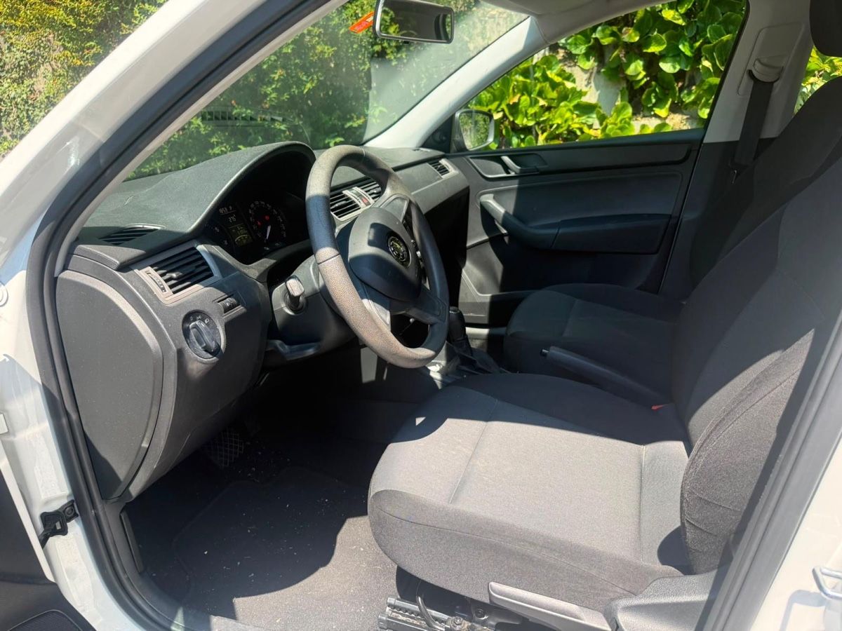 Skoda Autos: Skoda Rapid Hatchback White Used Condition – D'occasion à Thalwil par 0041angel 5