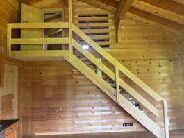 Holztreppe massiv Fichte (aus Schreinerarbeit)