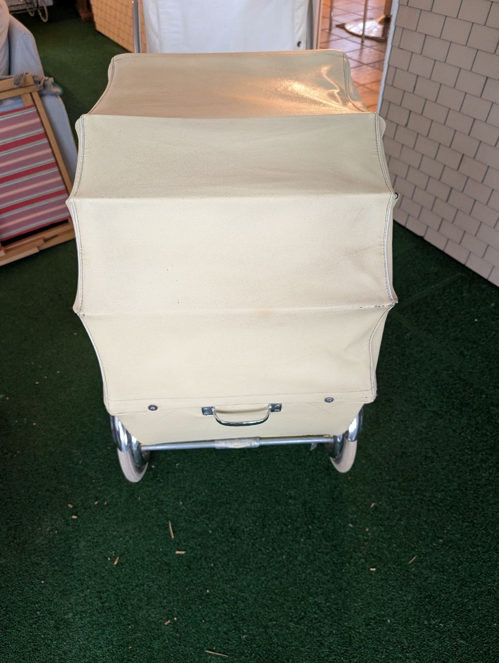 Carrozzine: Antiker Kinderwagen beige – Usato da Schleitheim venduto da Norton2010 5