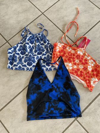 3 Damen Tops Blumenmuster Batik Grösse M