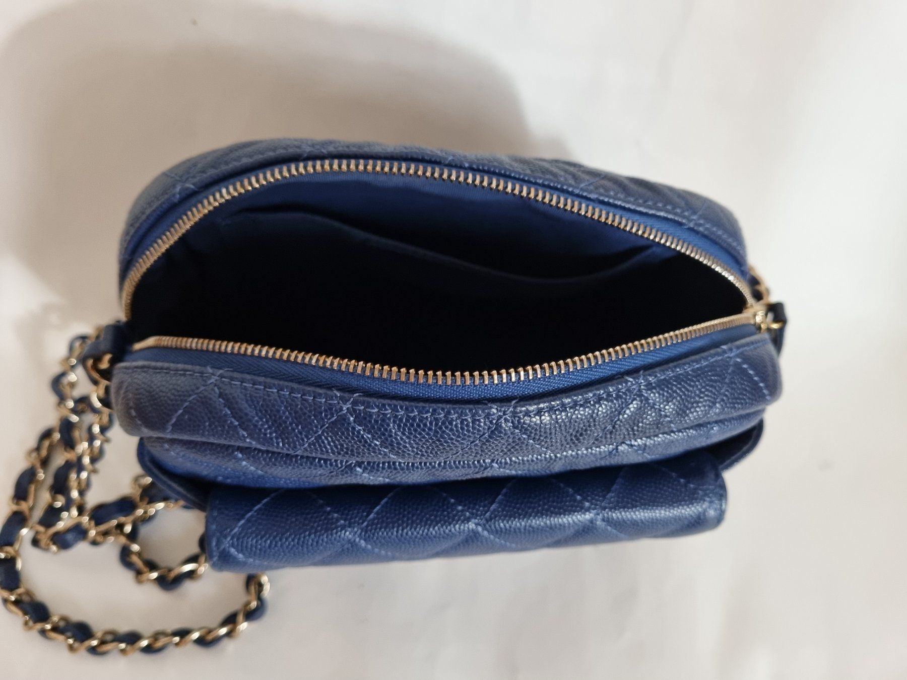 Taschen für Damen: Chanel Camera Caviarskin Leather – Gebraucht aus Zürich von Stila17 4