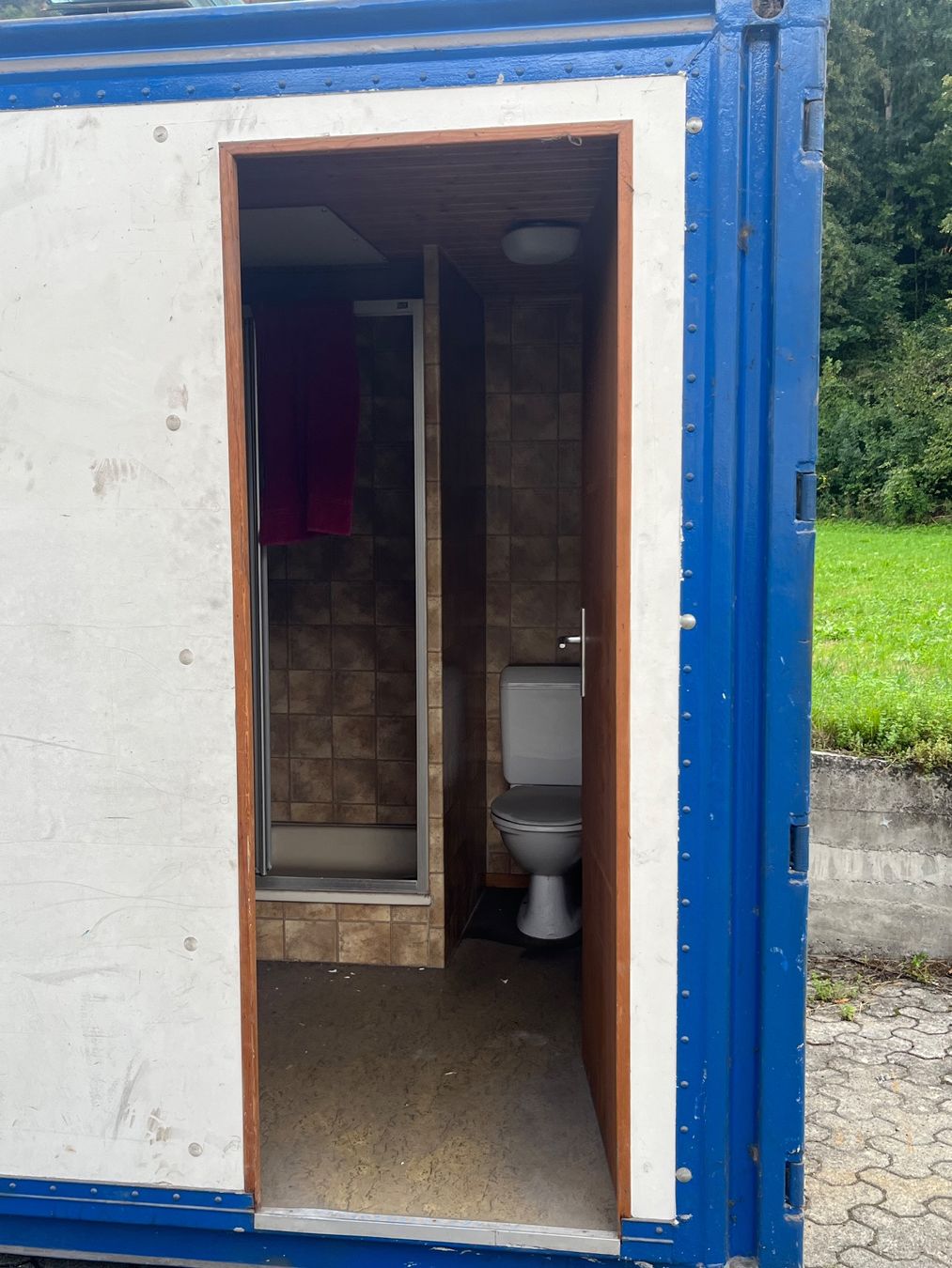 Conteneurs de construction: Bürocontainer Seecontainer WC Dusche Container Baucontainer – D'occasion à Giswil par harw 2