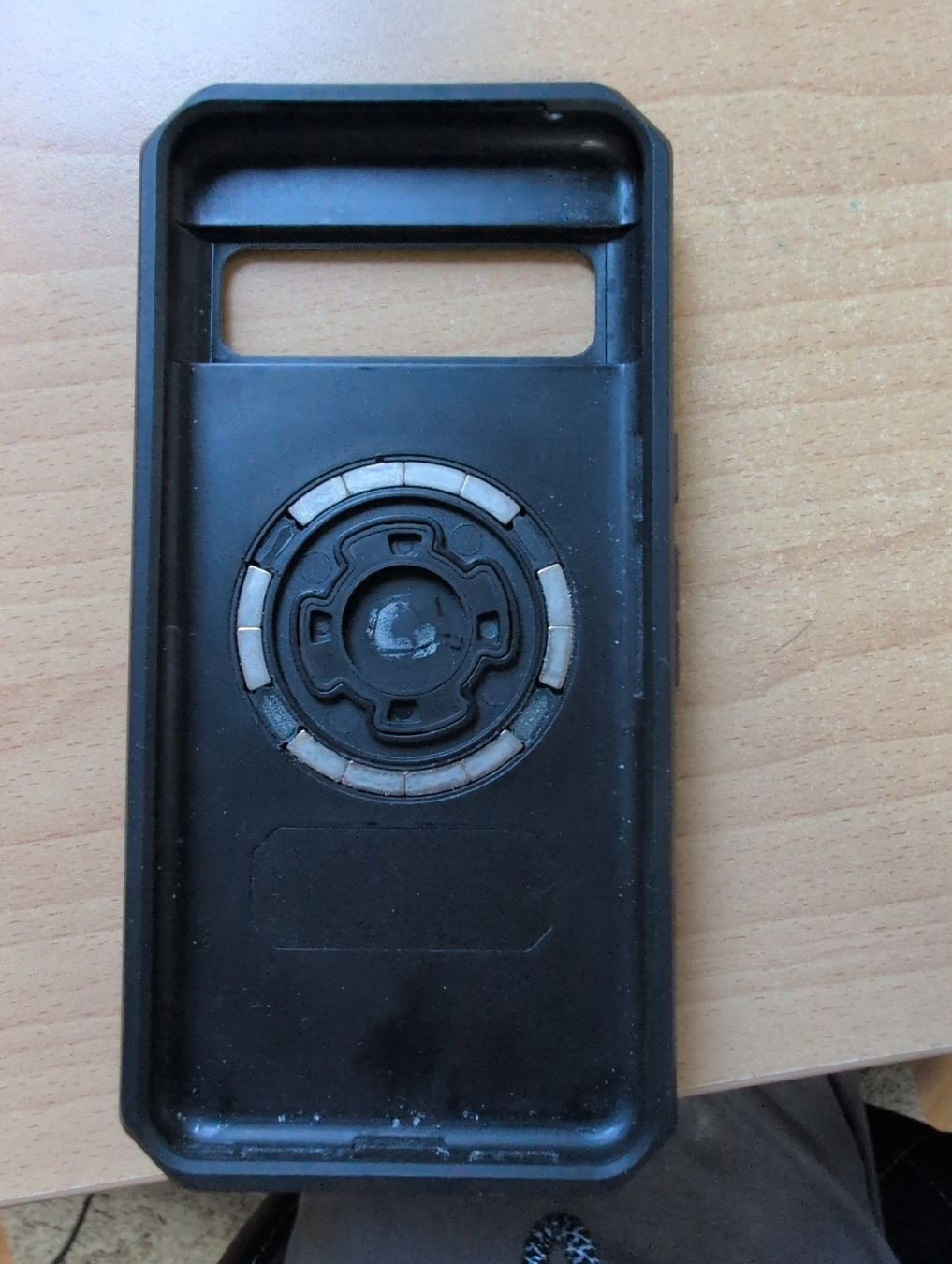 Cover & Protezioni schermo: Coque de téléphone 8 pro pixel rokkform  – Usato da Montreux venduto da kambio 1