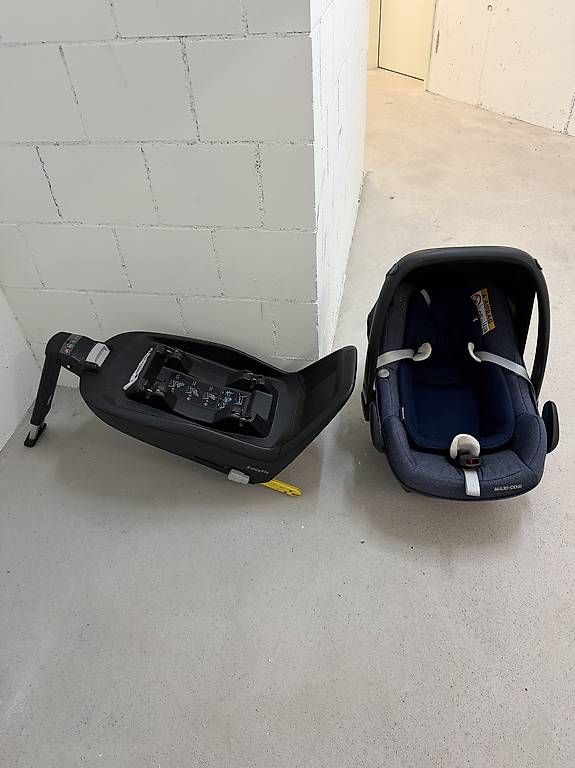 Auto-Kindersitze: Maxi Cosi Pebble Pro i-Size mit Isofix-Station – Gebraucht aus Möriken AG von silberpfeil2804