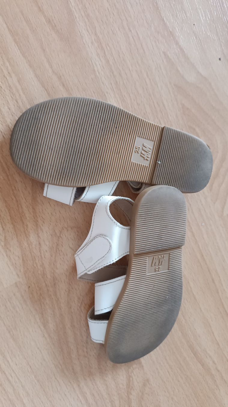 H&M Scarpe per ragazze: H&M Skandalen/ Mädchen/ Gr 25 – Usato da Flims Dorf venduto da ali_8n8q 1