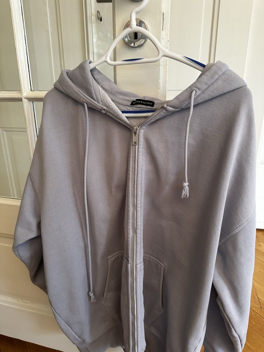 Brandy Melville Maglioni & Felpe: Sweat à capuche bleu clair, Brandy Melville  – Nuovo (secondo la descrizione) da Lausanne venduto da eli_my5z 1