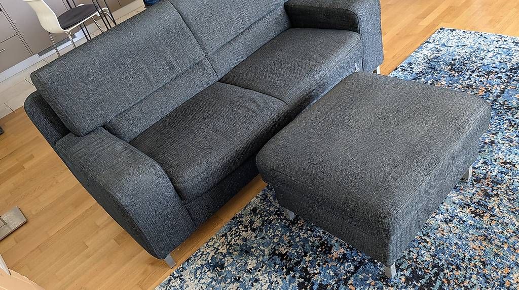 Divani: Hochwertiges Ponsel Sofa mit passendem Hocker. – Usato da Langnau am Albis venduto da theeschners 3