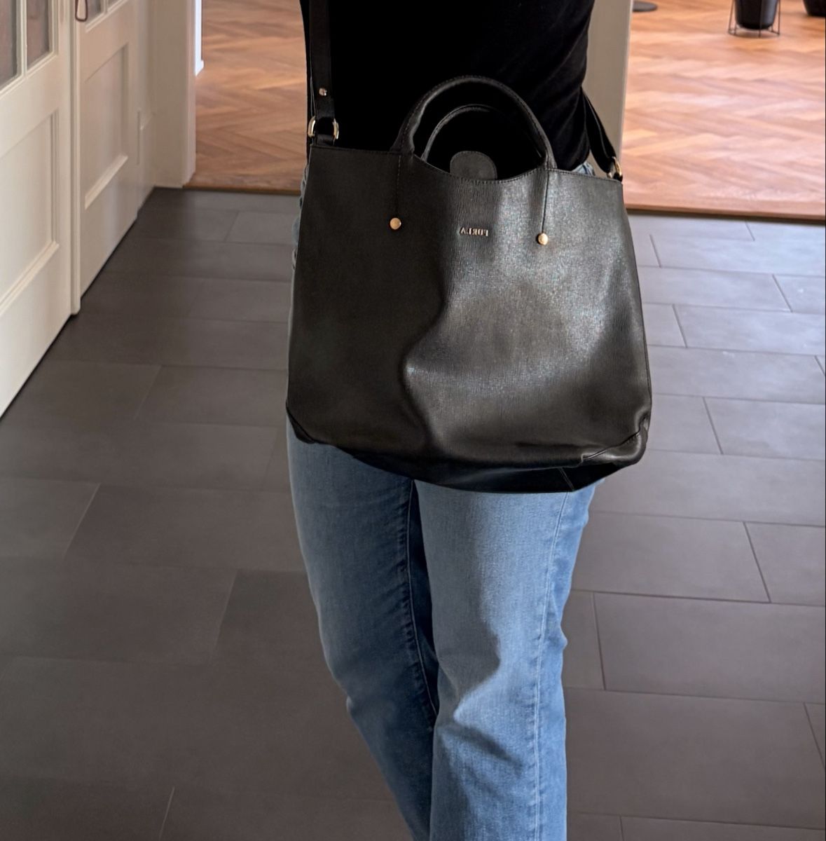 Borse da donna: Schwarze Furla Ledertasche, super Zustand – Usato da Bern venduto da ann_58qs 7