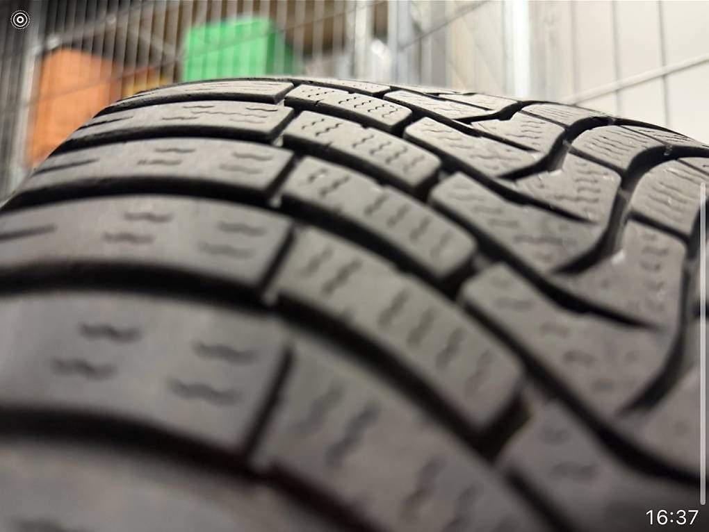 Pneus & Roues: Falken Eurowinter HS 01 SUV  225/50/18 – D'occasion à Günsberg par art_bjn8 2