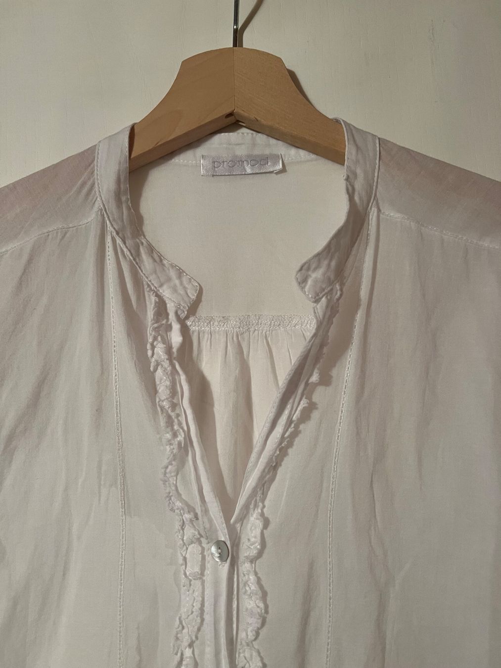 Promod Camicette: Promod Damenbluse weiss mit Rüschen Grösse S – Usato da Ruggell venduto da Malbuntiger01 2