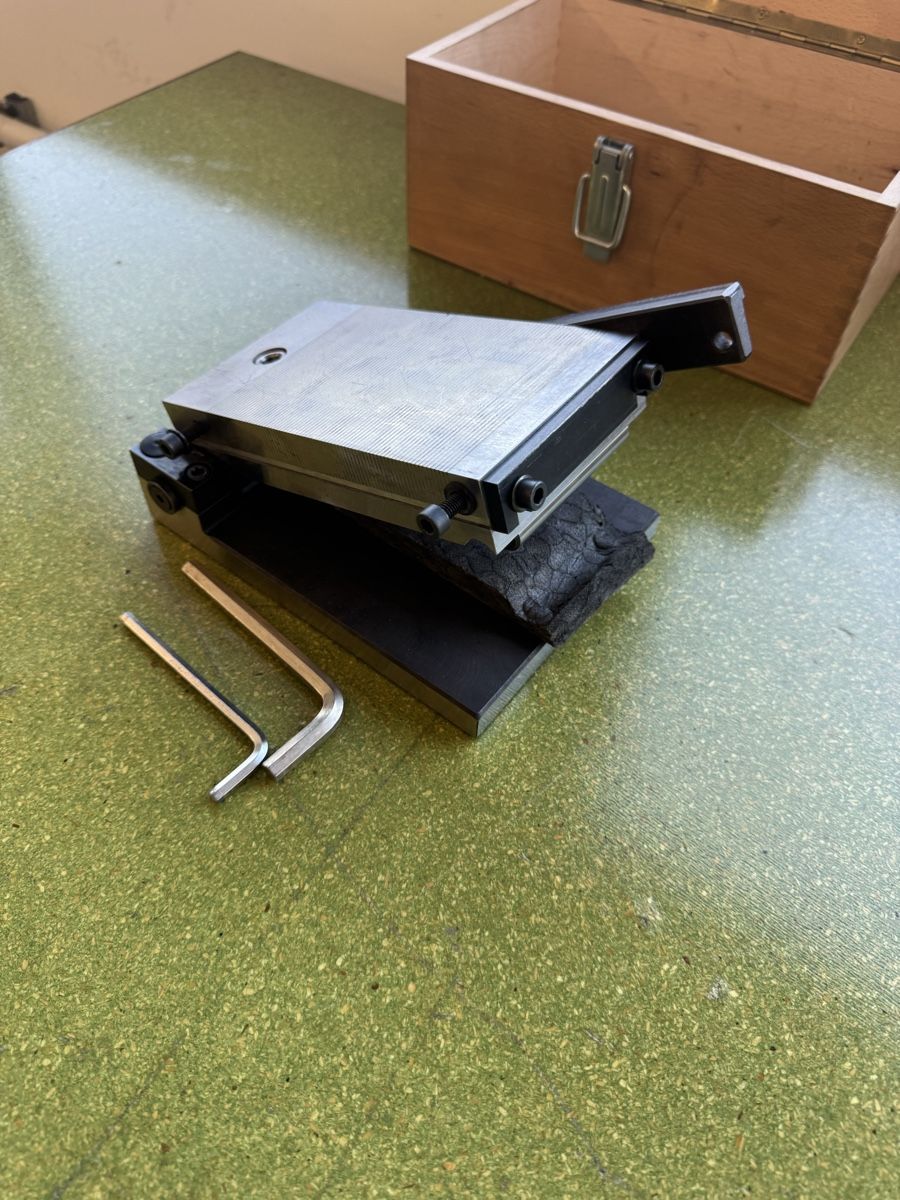 Alle Werkzeuge: Table de sinus de précision avec coffret état impeccable ! – Gebraucht aus Aarberg von SNMachines