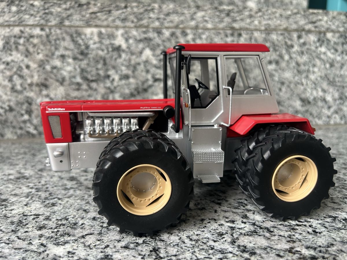 Schuco Kit di modellismo & Modellini statici: Schlüter, 1:32, Schuco – Usato da Horw venduto da Tigercat635 1