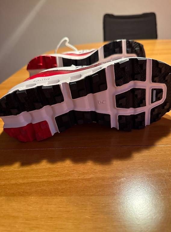 Scarpe da donna: ON RUNNING – Usato da Cheseaux-Lausanne venduto da GGFU