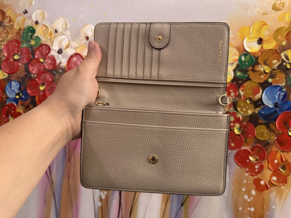 Michael Kors Portamonete: Michael Kors Pebbled Leather Convertible Wallet – Usato da Bern venduto da ele_dk77 3