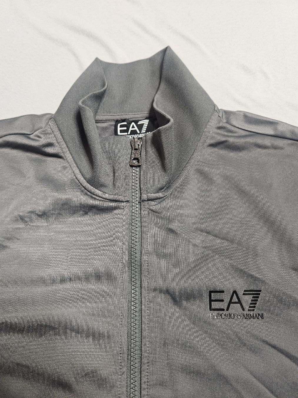 Lotti di vestiti: Original EA7 Trainingsanzug Grösse L – Nuovo (secondo la descrizione) da Riehen venduto da Pesto-Genovese 2