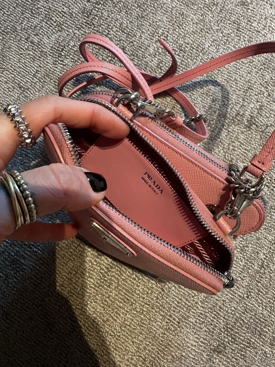 Prada Taschen für Damen: Prada Pink Triangle Mini Bag, like new – Neu (gemäss Beschreibung) aus Männedorf von ScottNatalia 1