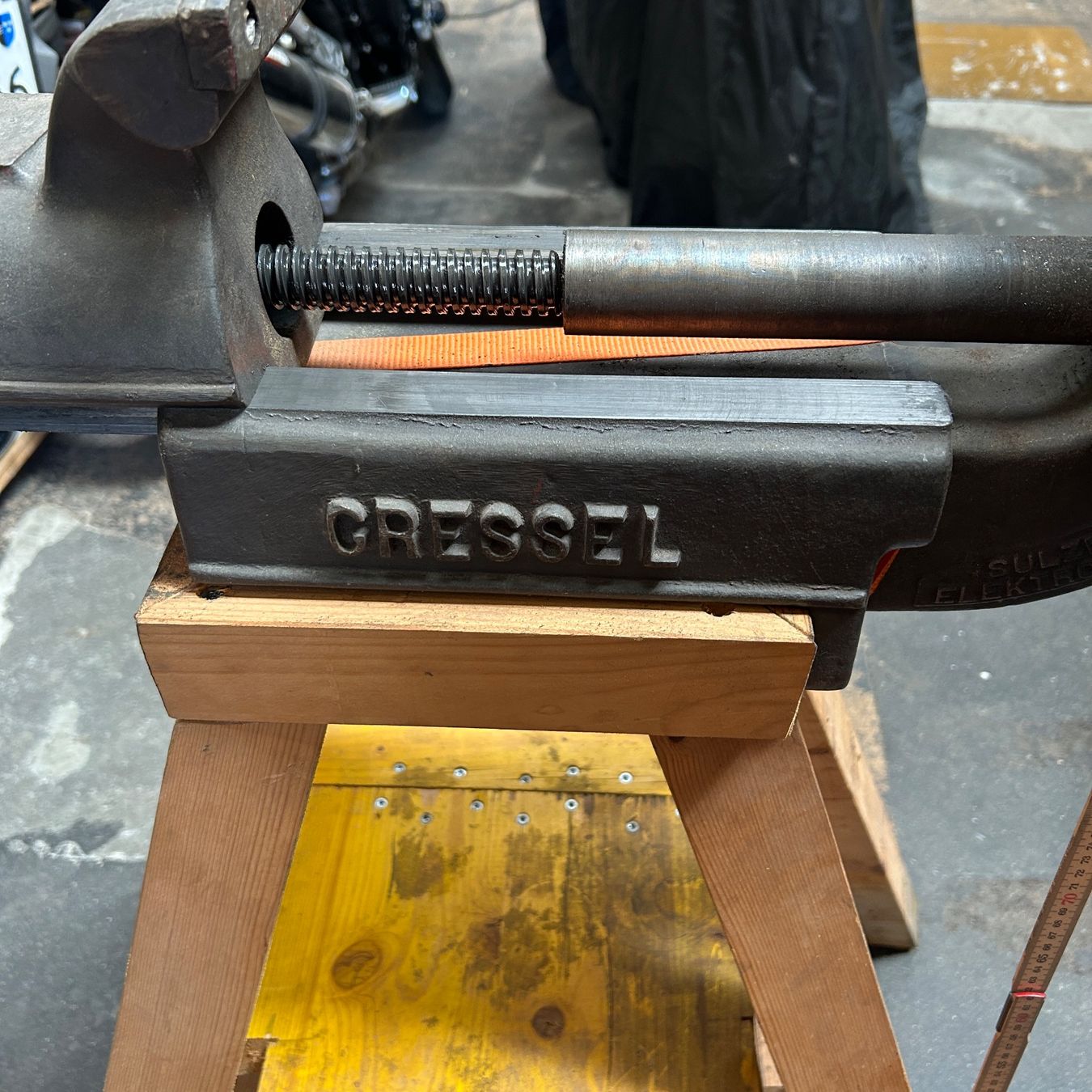 Gressel Alle Werkzeuge: Grosser Massiver Gressel Schraubstock 150mm auf solidem Bock – Gebraucht aus Untersiggenthal von sinamoll 4