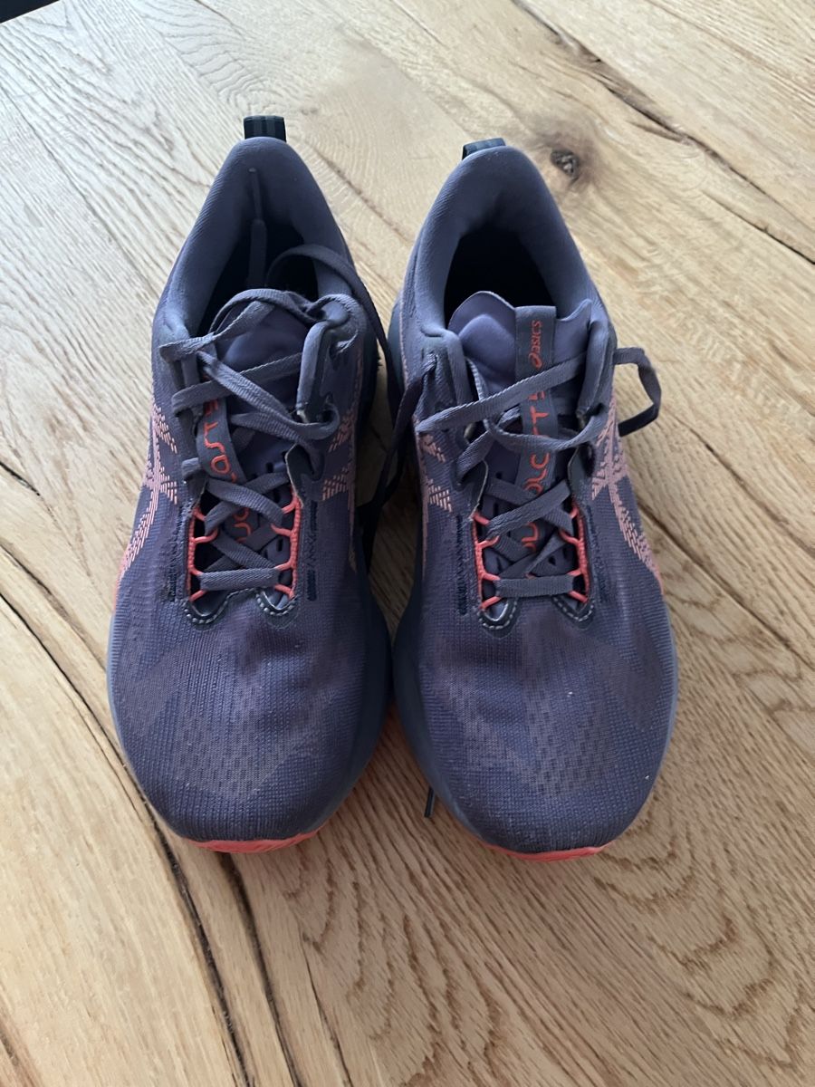 Asics Scarpe da donna: Asics Novablast – Usato da Dottikon venduto da kat_jk9m 1