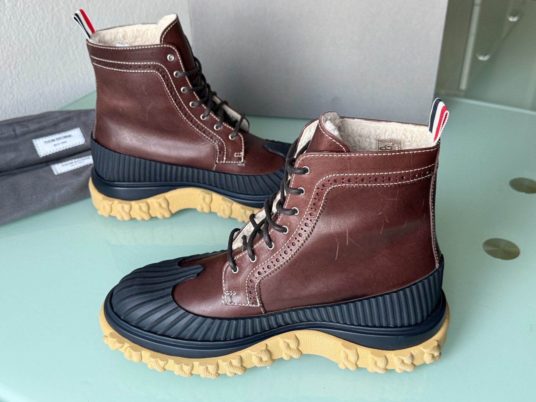 Louis Vuitton Scarpe da uomo: THOM BROWNE Shearling Lined Longwing Duck Boots 41.5 NEU – Nuovo e nell'imballaggio originale da Kreuzlingen venduto da kruezbiz 9