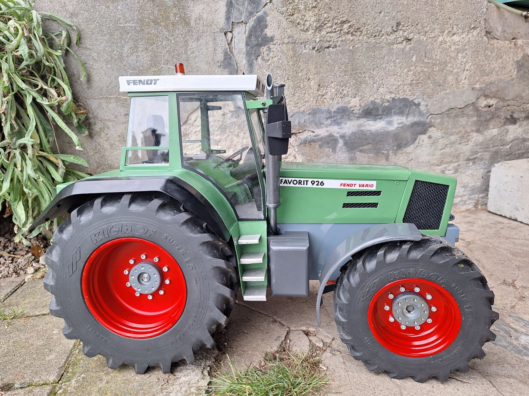Modellismo RC: Rc Fendt 926 in 1:8 – Usato da Huttwil venduto da hab_wdp7