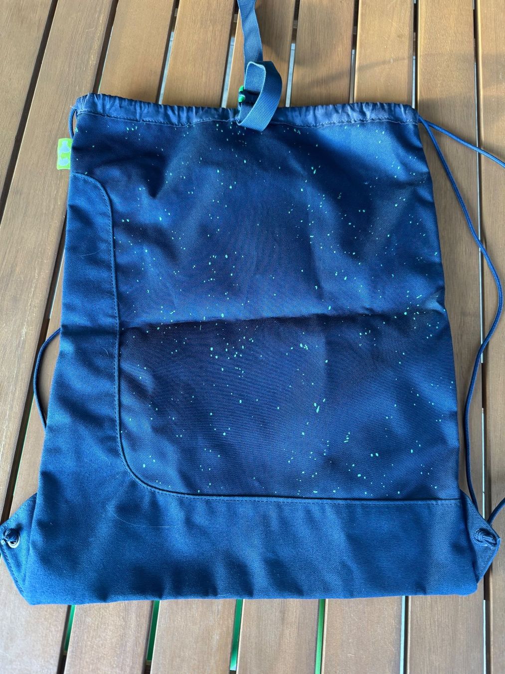 Satch Zaini: Satch Blue Drawstring Bag - with green splashes – Usato da Malans GR venduto da Knoevels 1