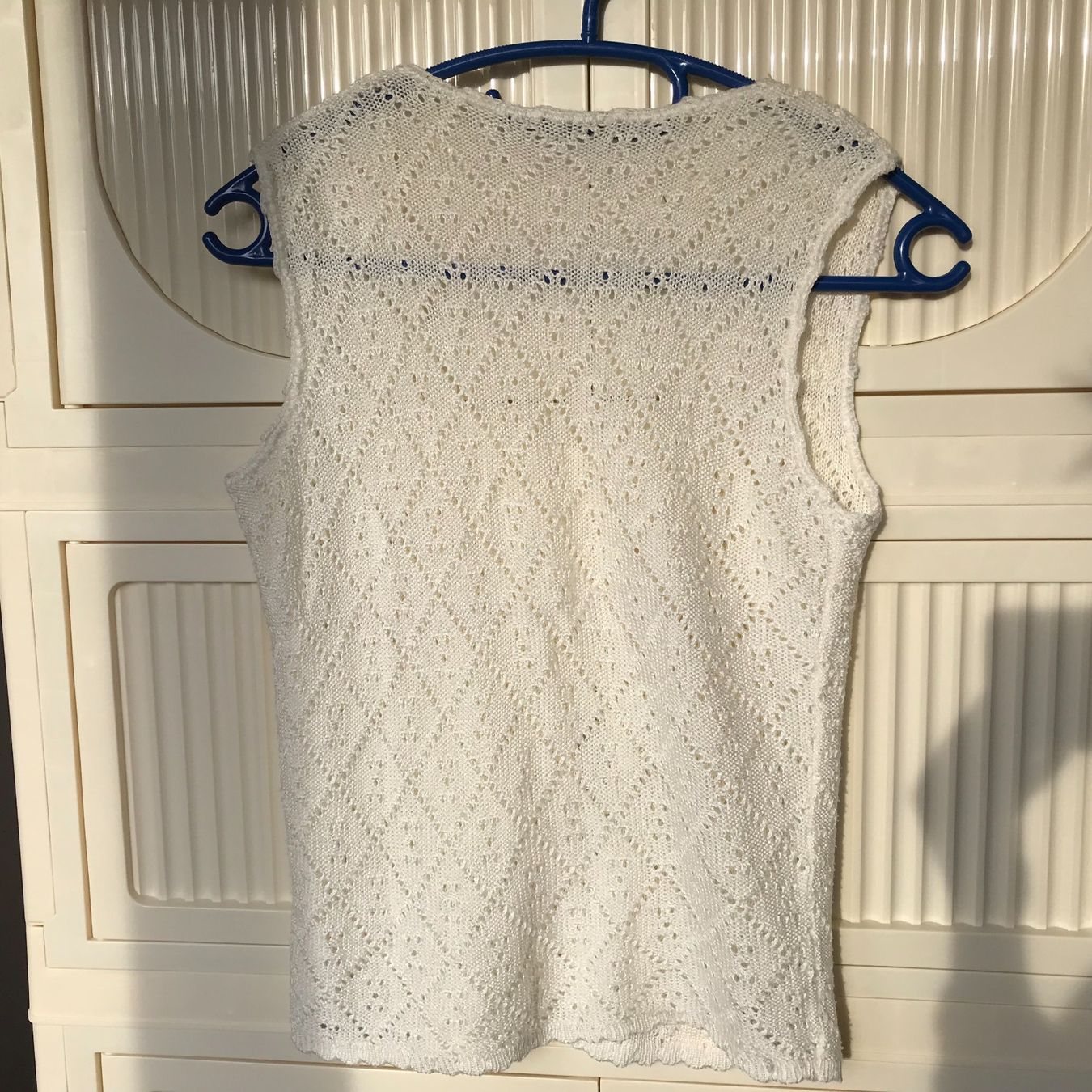 Tops: Weisses Stricktop, ärmellos, Grösse S – Gebraucht aus Brunnenthal von Eco07 1