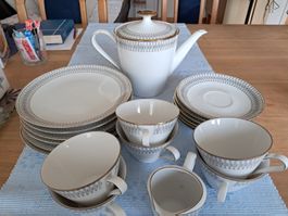 Winter Sale: Elegantes Geschirr-Set mit Goldrand, Top!