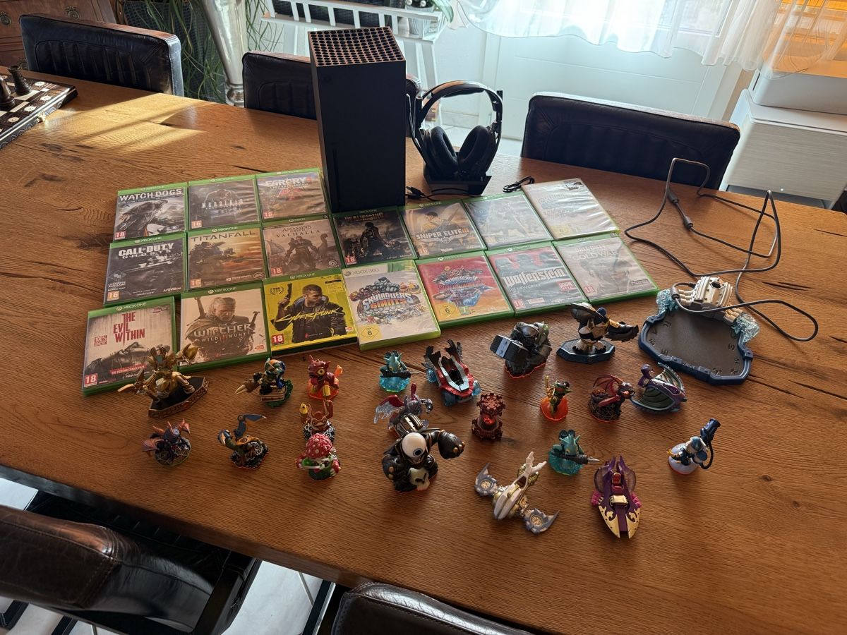 Microsoft Console: Xbox Series X + Games + A50 Headset + Skylander Figuren – Usato da Unterentfelden venduto da Aesh360