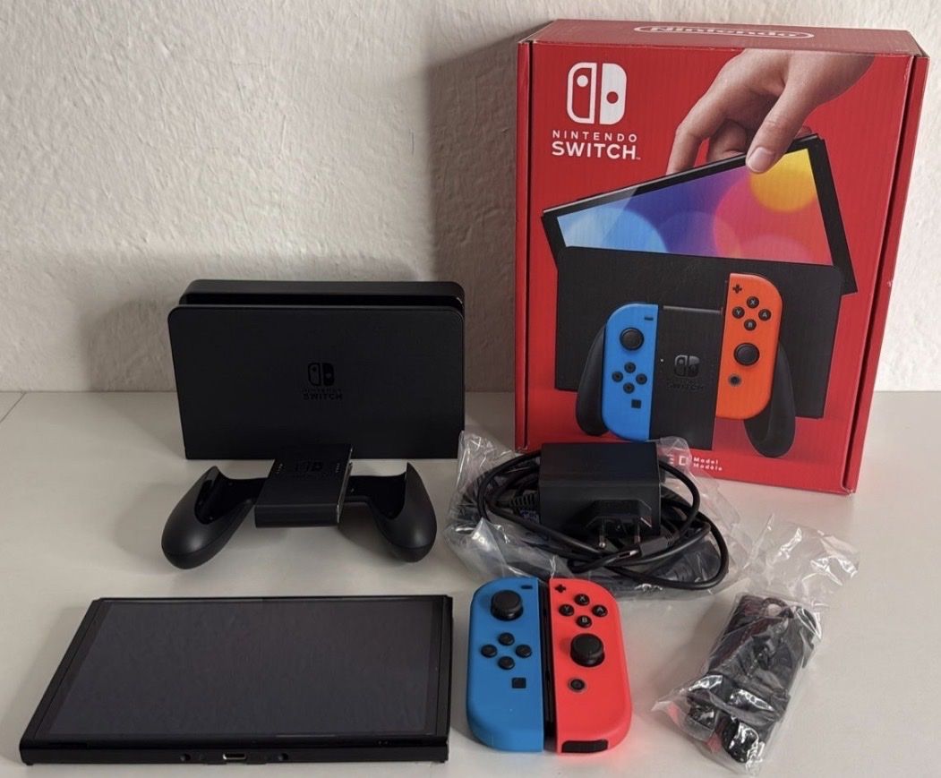 Nintendo Consoles: Nintendo Switch OLED Console - Good Condition 🎮 – D'occasion à Ehrendingen par bubulence 1
